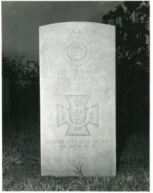 Dartnell headstone
